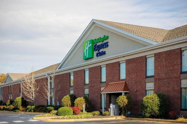 Holiday Inn Express Hotel And Suites Corinth image 1