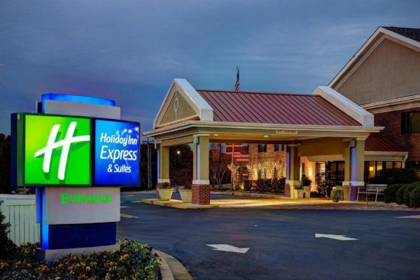 Holiday Inn Express Hotel And Suites Corinth image 7
